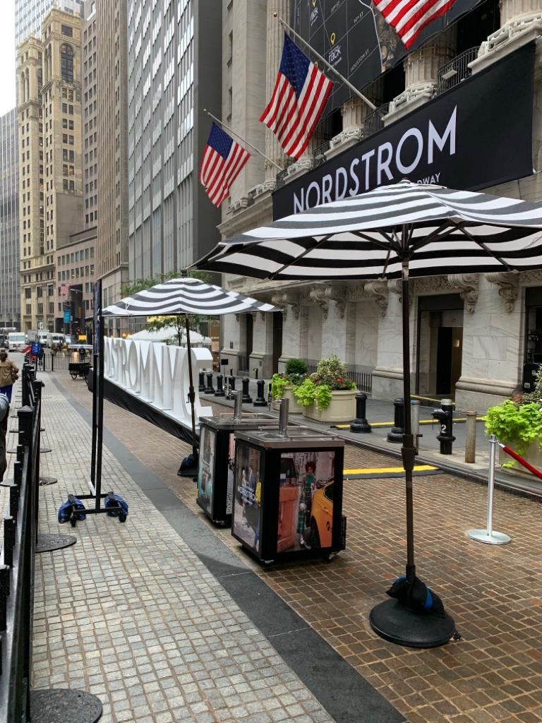 VisualCiti's tweet photo. Nordstrom NYC Grand Opening Event:
3D Oversized letters- NYSE &amp; Block Party Event
.
.
.
#visualciti #visualsoflife #visualmerchandising #merchandising #storedesign #visualprops #signage #3D #custom #Nordstrom #Nordstromnyc #nyc #windowdisplay #windowswear https://t.co/3ZiPxi7BBR