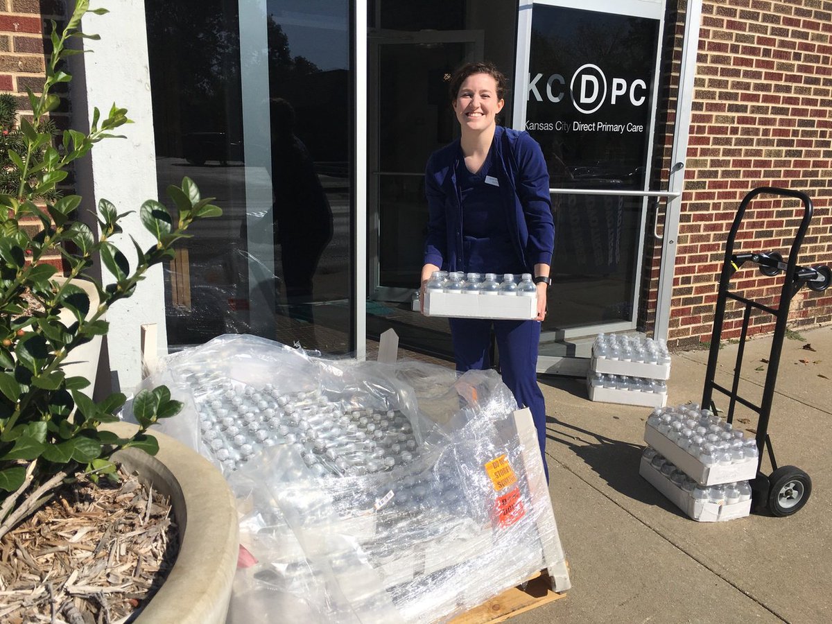 KansasCityDPC's tweet photo. Enjoying the nice fall weather -- never mind that it was because we got a whole pallet of water bottles!
The delivery driver wanted to know where our forklift was, so we asked "Does a dolly work?"
(PS - free pallet by the dumpster)
#kcdpc #healthcare https://t.co/1Mw8fn603k