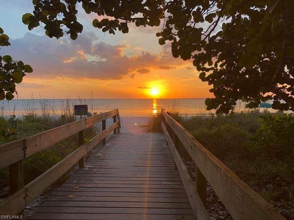 GabrieleVretta's tweet photo. Pavilion Club Naples
Stunning end unit, offered TURNKEY. The Pavilion Club is a private, gated community close to Mercato, The Pavilion and just minutes to the sparkling Gulf beaches. Contact me for more details.
#justlisted #condoforsale #beachcondo #turnkey #floridahome https://t.co/EtgNCvsB98