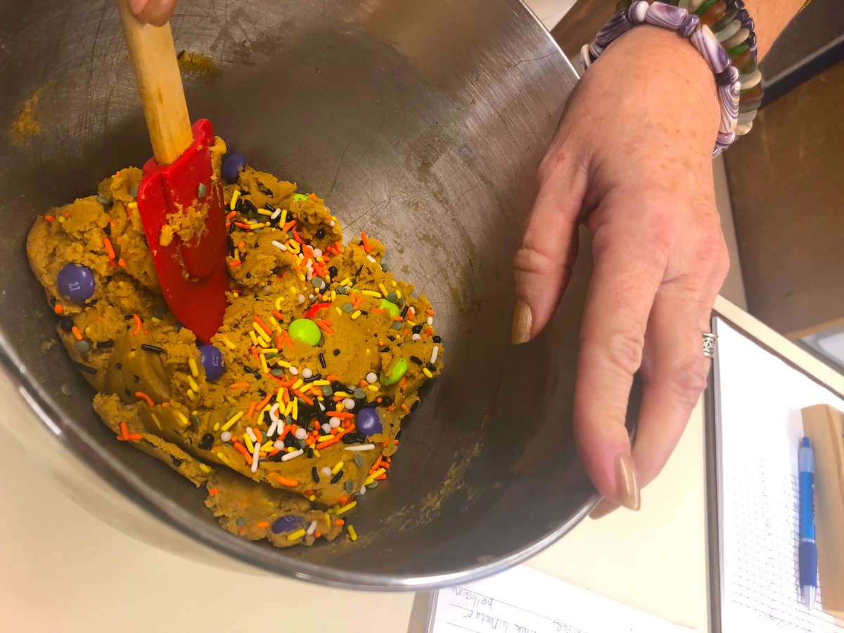 WCSDEmpowers's tweet photo. Ms. Cronin's Baking and Pastry students @johnjayseniorhs have been baking Halloween treats to share throughout the @WCSDEmpowers community. Thanks for the treats! #teamwcsd https://t.co/uvJxwcvjCs
