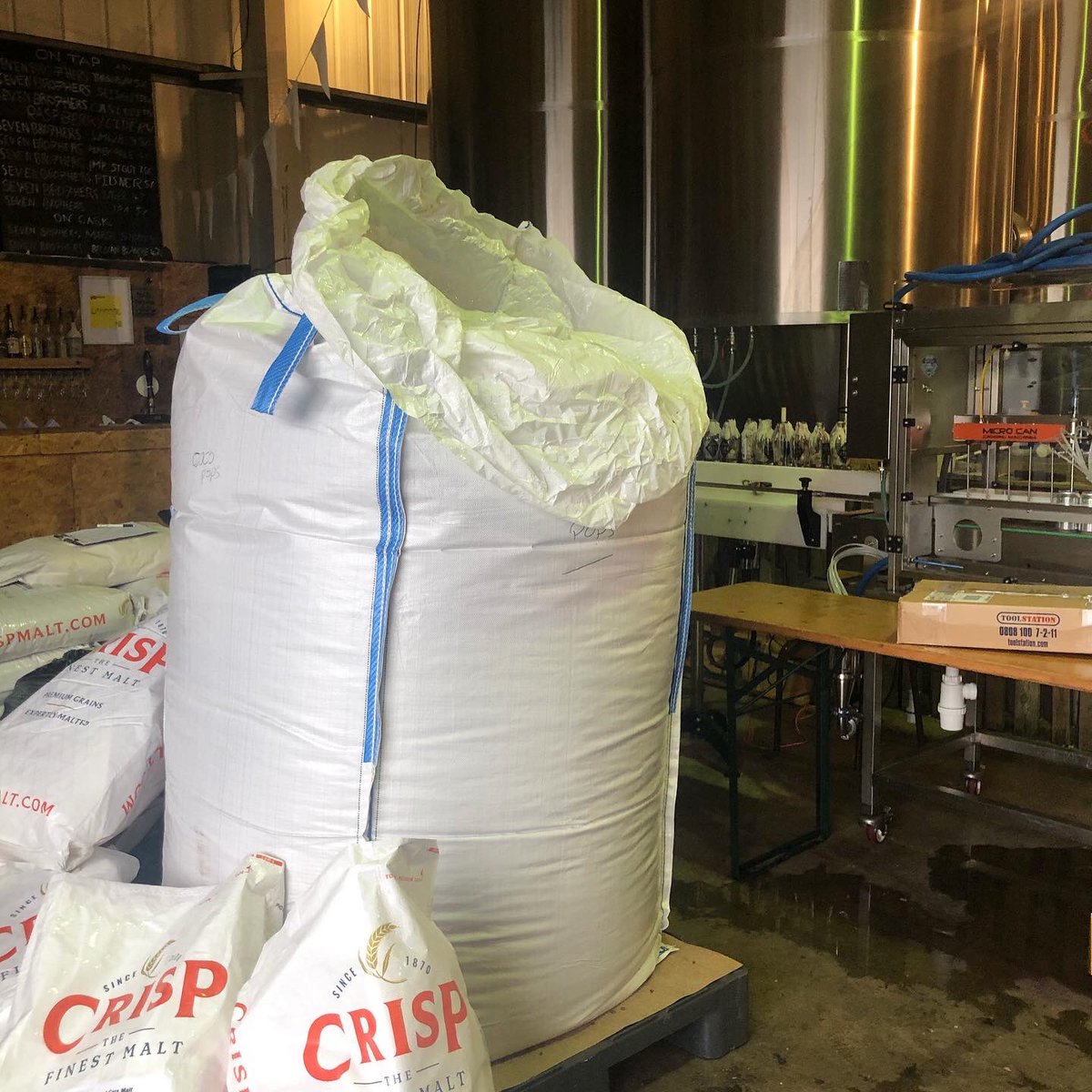 SEVENBRO7HERS's tweet photo. Get the spoons and milk! 🥄 
We love a  @KelloggsUK #cocopop delivery day 🧡

https://t.co/lsazMsD0CA

#cocopopstout #upcycle #sustainability #sevenbro7hers #cerealbeer https://t.co/Ew6nWCeA9T