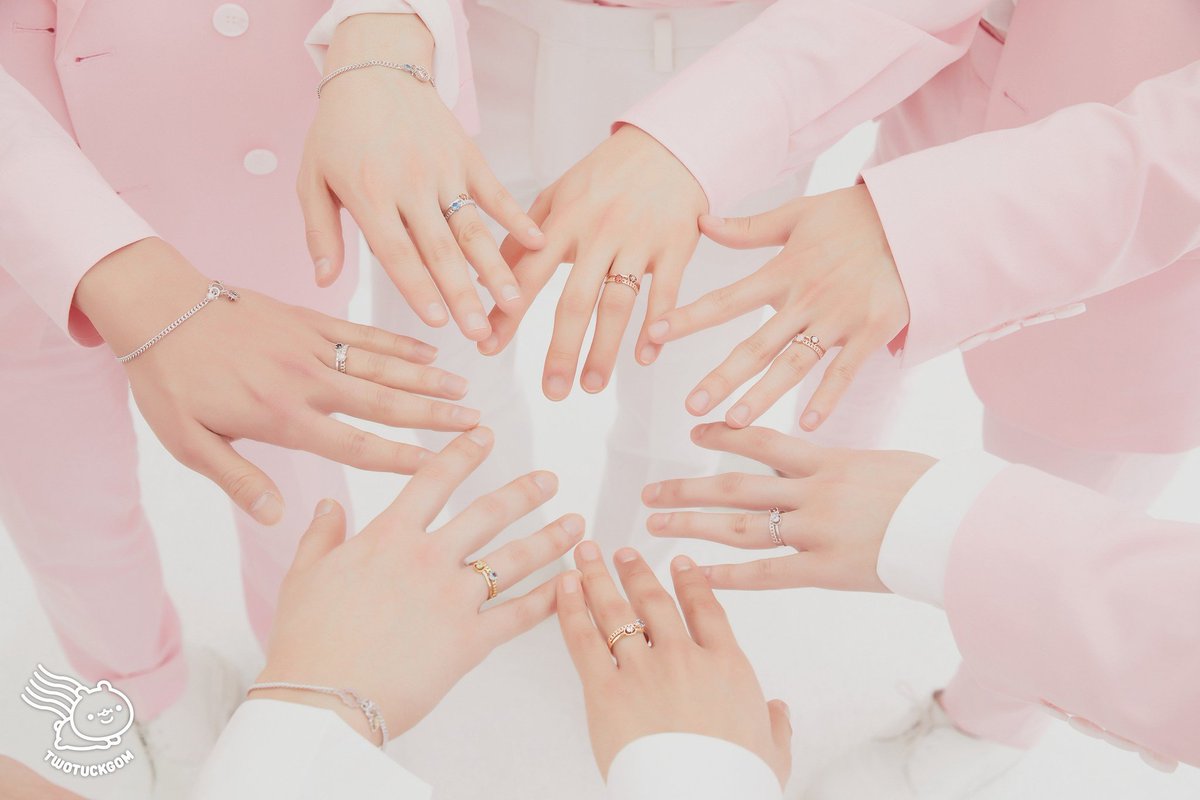 RamenhaeMXMB's tweet photo. ‼️ ATTENTION MONBEBES ‼️
Let the hashtag party begin, copy-paste the following hashtags:
#MonstaX7ShineForever 
#몬엑_행복해지길_바래
And reply with the last Monsta X song you heard!
@OfficialMonstaX https://t.co/gCAurpmGQp