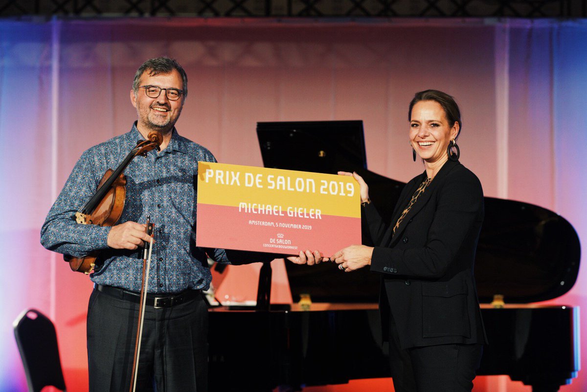 ConcertgbOrkest's tweet photo. 🎻 Viola player Michael Gieler has been awarded the Prix de Salon 2019 at the office of Salon Member TMF Group - https://t.co/dtwdOTxYgr
#Concertgebouworkest #corporate #corporatepartner #TMFGroup #viola #altviool #chambermusic #classicalmusic https://t.co/NiSswcXVTQ