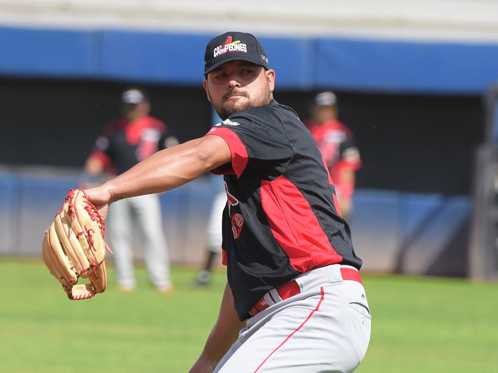 IgnacioSerrano's tweet photo. Los #Cardenales de Lara le darán una semana más de preparación a Leonel Campos. El ex grandeliga recuperó la velocidad, pero no quieren apurarlo. Este es el roster semanal de los pájaros rojos: https://t.co/JmEppu0fll https://t.co/tvDYk4aNLy