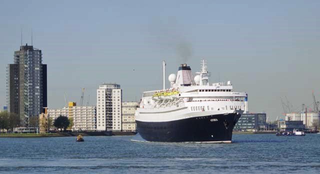 Voor de geïnteresseerden: ms Astoria, een historisch cruiseschip van C&amp;MV, komt morgen aan bij Damen Shipyards in Schiedam, waar zij 11 november naar het droogdok gaat. Op 11 december neemt ze plaats aan een lay by kade en vandaar vaart ze af naar Mexico. Zie ook Fb.