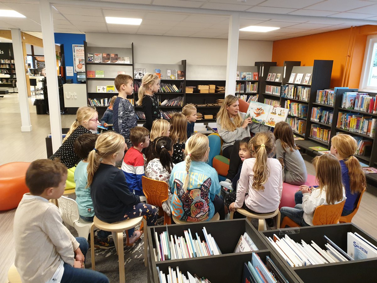 CPAalsmeer's tweet photo. In verband met de onderwijsstaking organiseerden wij vandaag een culturele dag voor kinderen. Wat was het gezellig! Muziek, dansen, knutselen, buiten spelletjes spelen, (voor)lezen in de bibliotheek en bij de lunch patatjes van @DeOudeVeiling: het was een hele geslaagde dag! 🎶🎉 https://t.co/gdvk3VXJCi