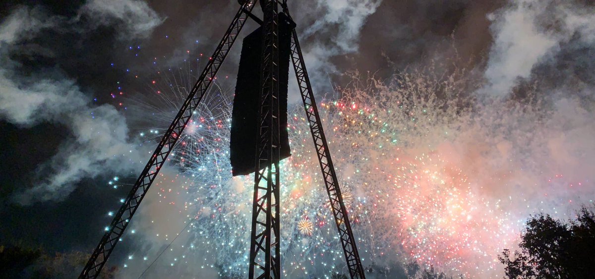 deltaliveonline's tweet photo. Another year of spectacular fireworks at Legoland Windsor! Along with the sound &amp; communications that we supplied https://t.co/jyQi9qS1ML
#DeltaLive #BecauseExperienceMatters #sound #Audio #communications #LAcoustics @L_ACOUSTICS #riedel #mediornet #fireworks https://t.co/PXnPUPQ9DY