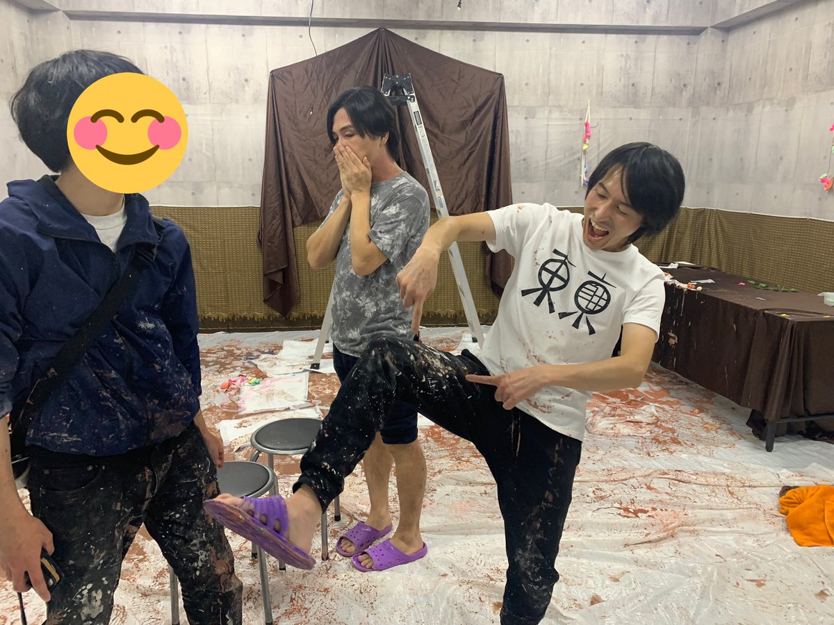 hanyu_arisa's tweet photo. #ROCKET さんでウェットアンドメッシーの撮影でした😊
バレンタイン頃に発売なのでチョコレートまみれに…🍫👩🏿
写真は、羽生とかなで自由ちゃん😊
そして今日頑張ってチョコレートを作ってくれたスケアクロウ監督と仲間たちです(かわいい🥺
ありがとうございました🥰❤️ https://t.co/isgQvq0ex2