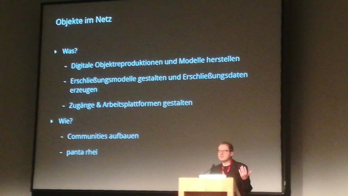 WiltrudBarth's tweet photo. Plädoyer von Martin Stricker: Objekte und Netz! Dafür sind jedoch zahlreiche Vorkehrungen nötig. #objekteimnetz https://t.co/khgg69iZYI