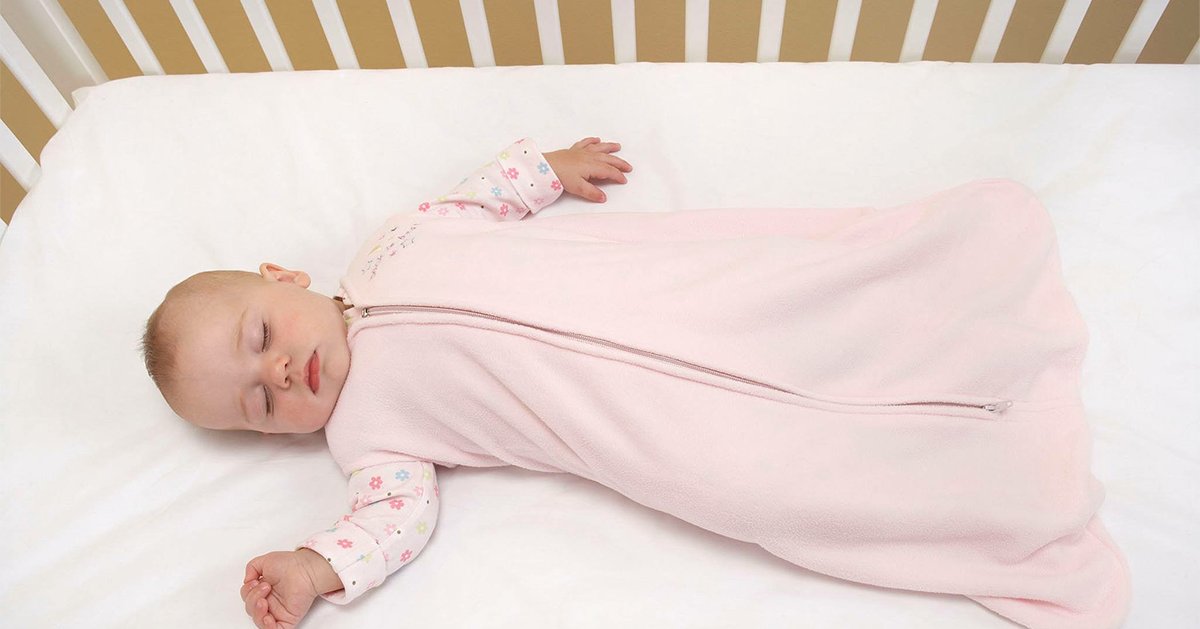 🎵 “Baby it’s cold outside,” but baby doesn’t need a blanket in the crib or bassinet. For #SafeSleep, dress baby in a wearable blanket instead. Here are a few other things you can do to keep baby safe. #safesleepsnap

bit.ly/325TXyU