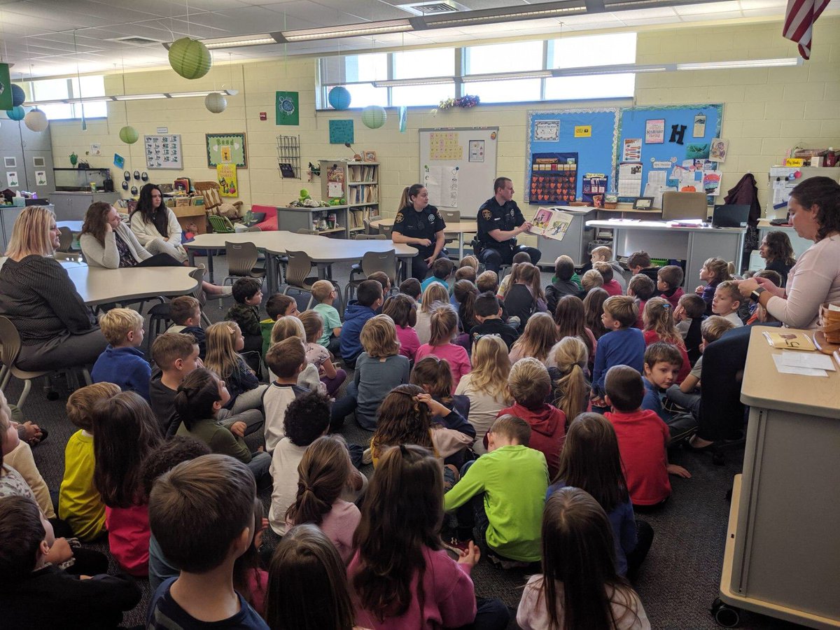 Our Resource Officers came to read to Kindgergarten today. When they started to read, a student asked who the author was!  Wonder what we’ve been working on for read aloud standards....#mountrockengaged #bssdproud