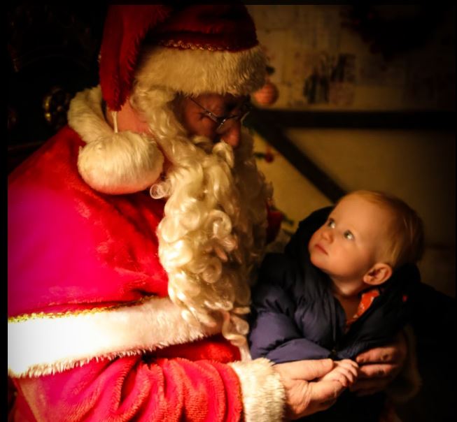 Take your little ones on their first Christmas adventure &amp; make it one to remember 💖👶🎄 Don't miss out on our discounted weekday term time tickets! Hurry they're selling fast - limited availability! pigletsadventurefarm.com/event/magical-…