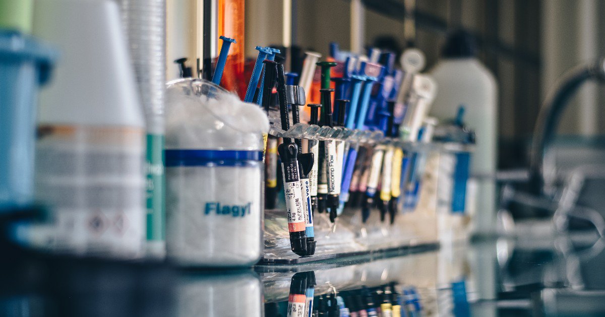 #DYK that simple biosafety practices in the lab can save your life? By removing food and drink from the lab and using PPE you can keep yourself and your fellow lab technicians safe. Learn more at absa.org