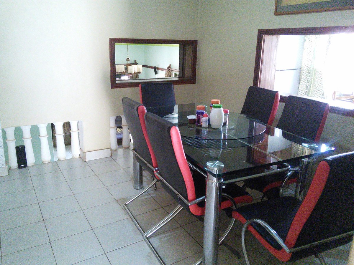MukisaProperti1's tweet photo. OWN this #HOUSE at 350M (US$ 100,000)
- Located at NANSANA, 10km from #Kampala, Near tarmac
- 4 bedrooms, 2 garages, 2 balconies, library
- 4 Solar panels, power &amp;Water
- Easy access to city, Northern bypass &amp;Entebbe Express
Contact: 0706799099 (watsapp), 0708513636 
 #RealEstate https://t.co/8jKSBFfmk9