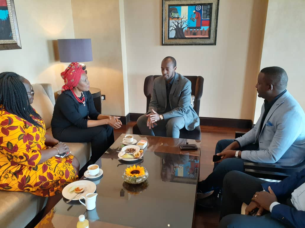 KingOyoOfficial's tweet image. I was pleased to meet @ahunnaeziakonwa, @UNDPAfrica Director at the #HighLevelDialogueGH in Accra, Ghana. Discussed and agreed to work together on #ClimateEmergency, #AfricanInfluencers4Development &amp;amp; #WorldMonarchsSummit2020. MOU between @UNDP &amp;amp; @toorokingdom will be signed soon.