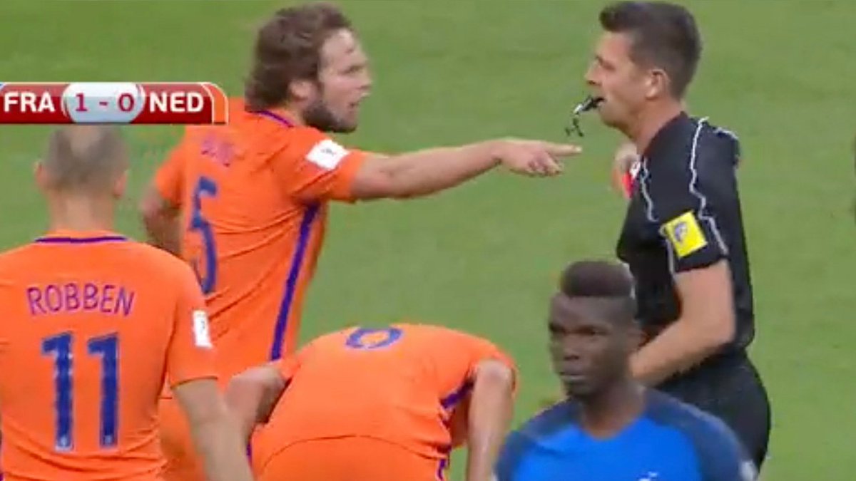 VVerbruggen's tweet image. Eerdere confrontatie tussen Blind en #Rocchio komt Blind duur te staan #cheaja #uefamaffia