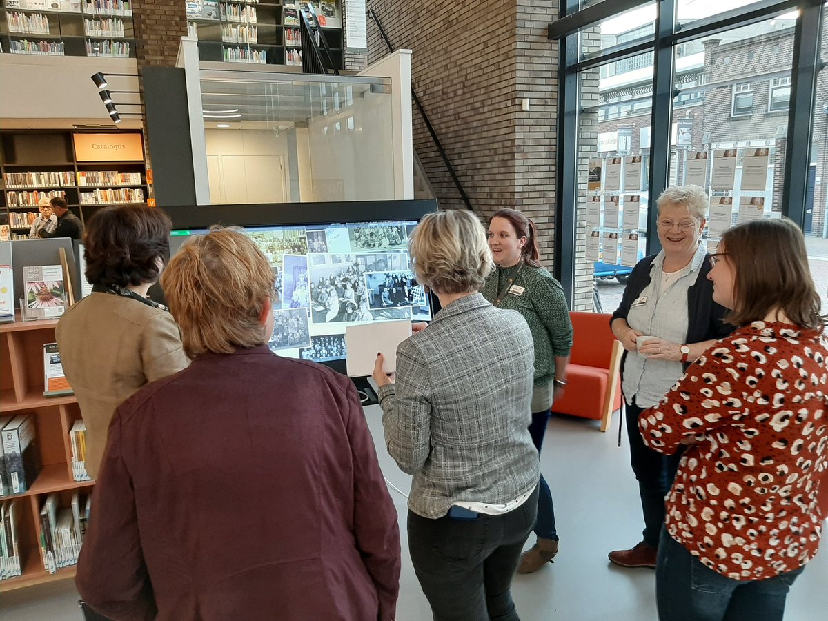 Burgemeester Marian Witte van <a href="/GemGeertrberg/">Geertruidenberg</a> op bezoek in de <a href="/theek5/">Bibliotheek Theek 5</a> vestiging in Raamsdonksveer.