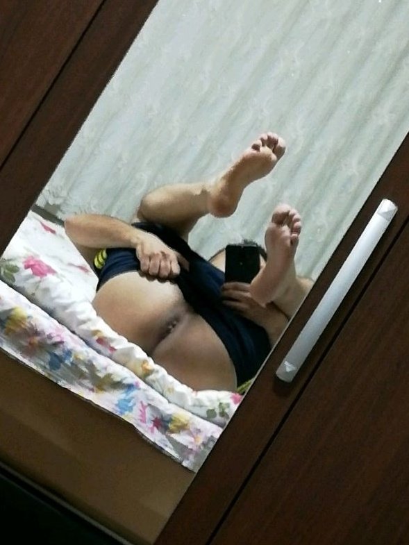 Pozisyonumu aldım gelin hadi 💋💋 Ayaklarımı yalayarak sikin beni.