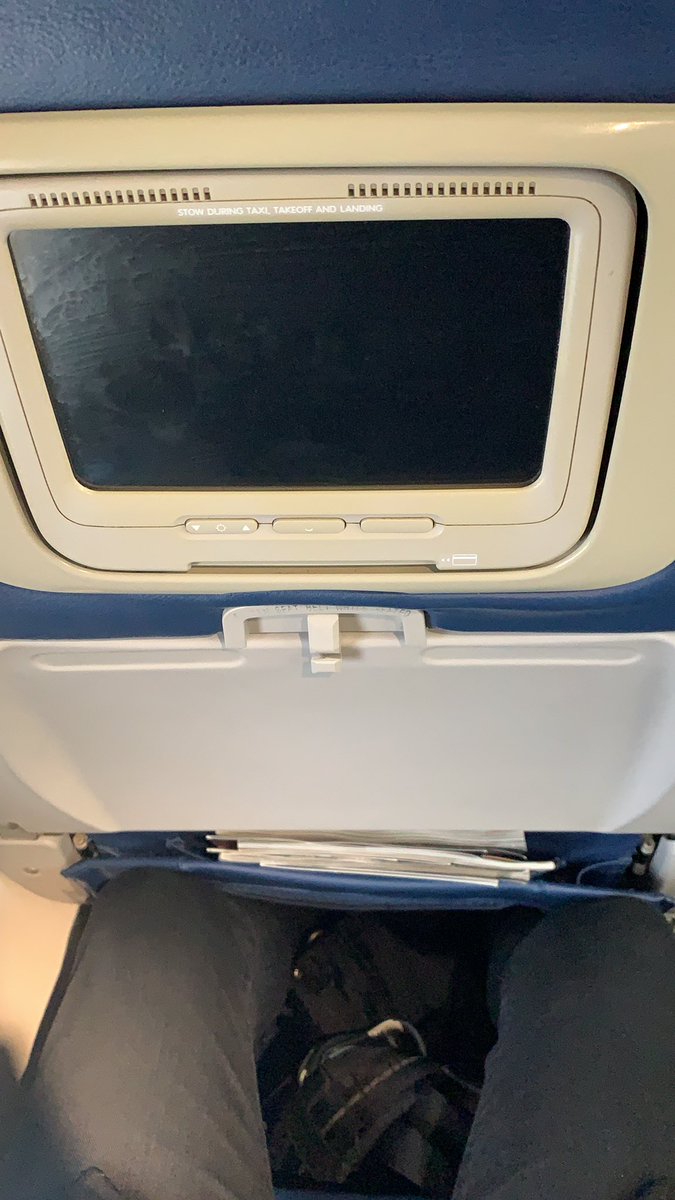 WannabeSub9's tweet photo. Three times in a row on this retro @delta plane. Think I need to switch carriers as zero tech and zero leg room. https://t.co/CzW2QXWzU7