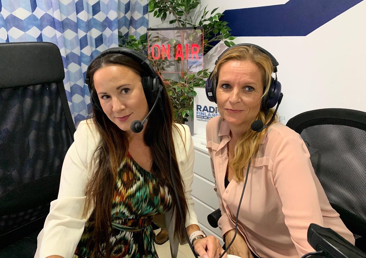 Wannadon <a href="/IrinaViitala/">Irina Viitala</a> ja #Smartworkplaza:n Pauliina Manso Radio Finlandian Yritysmaailma -ohjelman nauhoituksissa.🤩

Uusi jakso kuunneltavissa perjantaina. Ohjelman tarjoaa Espanjan suomalaiset yrittäjät ry.  

#yritysmaailma #wannado #aurinkorannikko #SuperAssarit #mediasirkus