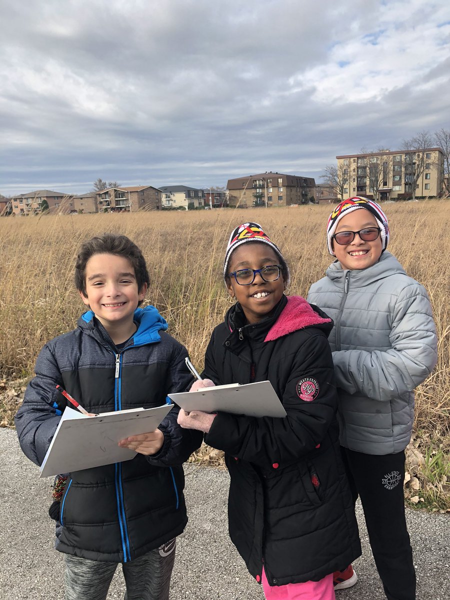 MrsElayan213's tweet image. On the hunt for living and nonliving things on school grounds and in the prairie nearby on this beautiful 🍂 Autumn day. 🌳 🐛 #cridgepride #thirdgradescientists