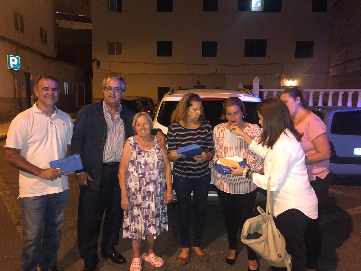 aalarcoblog's tweet photo. 🔵#Ruta #PorTodoLoQueNosUne💙 en #Arona, con #ÁguedaFumero y nuestros compañeros del #PPArona
🔵El #empleo, la #sanidad y la #educación son los temas que importan a los ciudadanos.
#TenerifeEnBuenasManos #DesdeElSenado #AyudameAHacerPolitica #Ciudadanía #Tenerife #Canarias https://t.co/LRtIl2umoO