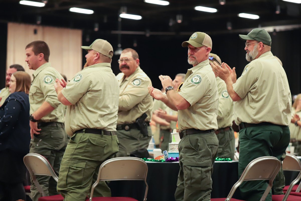 TempleISD's tweet image. Our very own @JeffersonTISD 4th and 5th grade choir students sang for the Texas A&amp;amp;M Forest Service today as they celebrated Smokey&apos;s 75th birthday! They sang This Land is Your Land and Happy Birthday for Smokey. #TempleISDProud #SmokeyBear75 #OnlyYou
