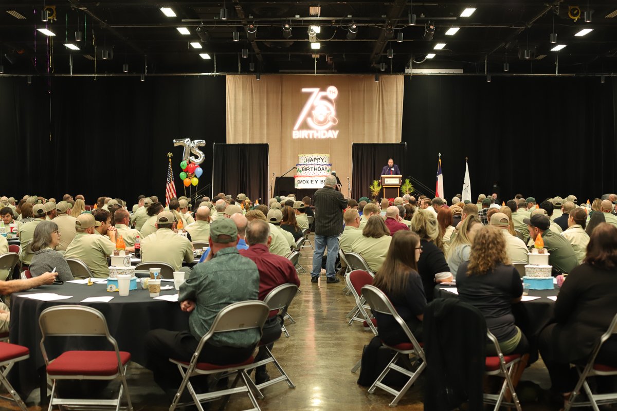 TempleISD's tweet image. Our very own @JeffersonTISD 4th and 5th grade choir students sang for the Texas A&amp;amp;M Forest Service today as they celebrated Smokey&apos;s 75th birthday! They sang This Land is Your Land and Happy Birthday for Smokey. #TempleISDProud #SmokeyBear75 #OnlyYou