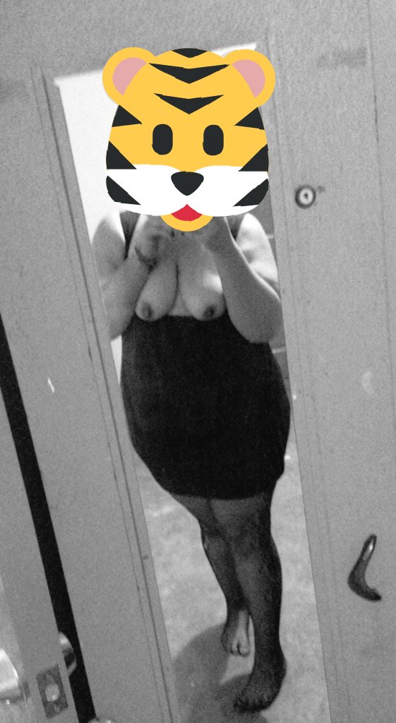 victoiresade's tweet photo. El outfit para trabajar hoy! 
Está muy sexy o me cambio? 
Qué me harías si me vieras así vestida en la calle?
Anda, caliéntame si puedes...
#bbw #chubby #chicagorda #MiercolesDeGanarSeguidores #sexyselfie #MiercolesDeEllas https://t.co/T5pNBVO6HA