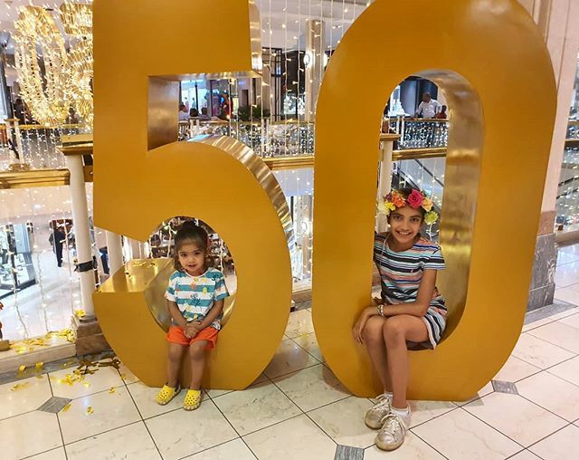 araijain's tweet photo. Celebrating 50th birthday of @HPCHydePark #HPCTreeLighting #LoveTheLights #Thelifesway #Photoyatra #walkingwithcamera #photographerwithpassion #aashishraijain taken using @SamsungMobileSA #galaxynote10plus #WithGalaxy #powerof10 #reviewUnit #Androidlovers #androidographer #i… https://t.co/zeseT3X661