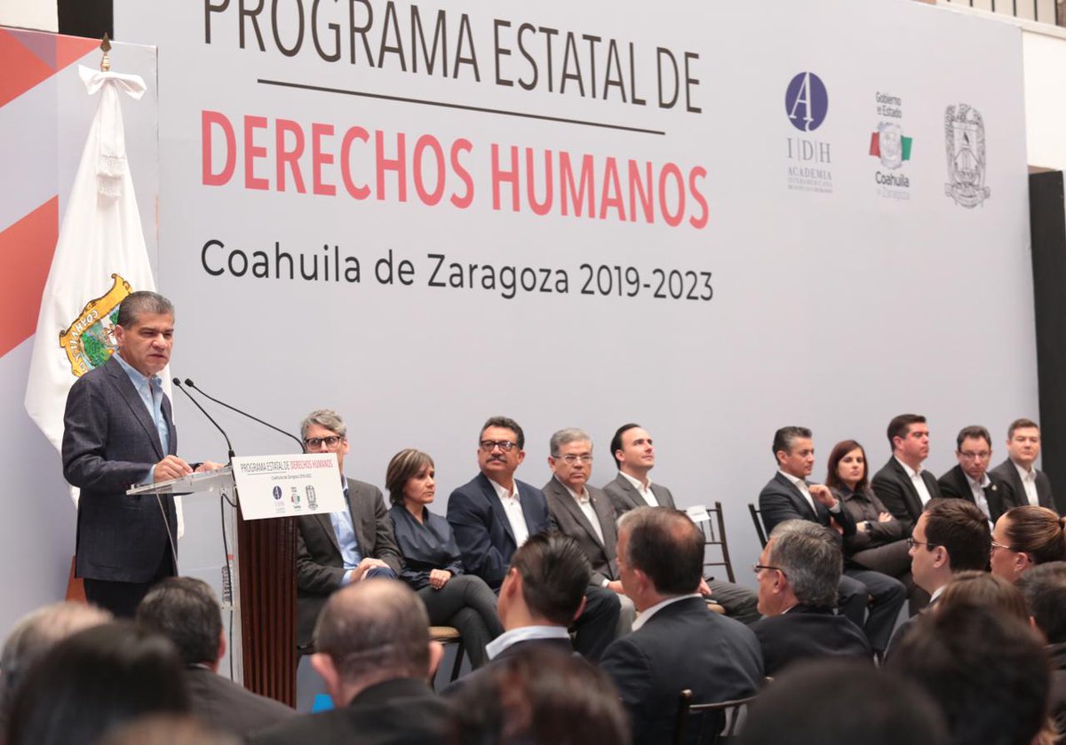 GobDeCoahuila's tweet photo. El gobernador @mrikelme presentó el #ProgramaEstatal de #DerechosHumanos 2019-2023, basado en la participación de colectivos, activistas, familiares de personas desaparecidas y expertos, con el respaldo de la @AcademiaIDH.
#FuerteCoahuilaEs https://t.co/Za9W4Ha9Lz
