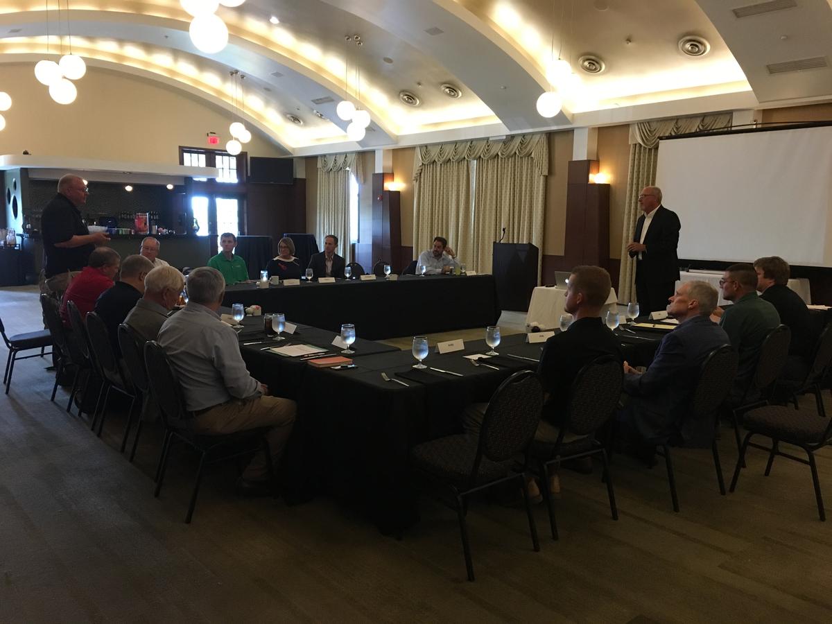 Ohiosoycouncil's tweet photo. In September, the Ohio Soybean Council and soybean checkoff hosted a meeting to help identify ways to increase soy utilization in livestock feed. 🐷 #ExpandingMarkets
Learn more about the meeting and why it was necessary here: https://t.co/m4ICy9Dr32 https://t.co/ptStTXonDU