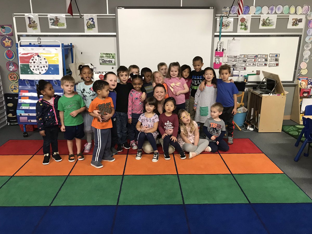 MrsTPKPeeps's tweet photo. Today, our very own VRE Community Helper, Principal Garrett visited our Discovery Academy class! We loved hearing about what a principal does and listening to her read!#lisdpk #vrejags https://t.co/gLvDuGtFqZ