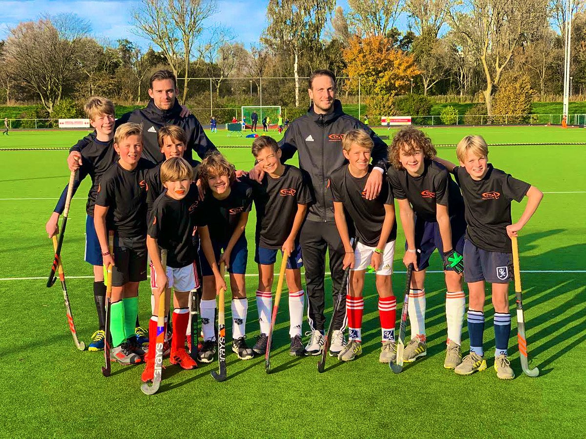 Dat is even mazzel hebben. Hoe gaaf ! JC2 had vandaag een privé training van Billy Bakker en Mirco Pruyser. Anderhalf uur tips &amp; tricks van deze twee toppers. Wat was het gaaf!  #gooischehc#billybakkerofficial#mircopruyser #jc2 🏑⭐️💪🏻🔥