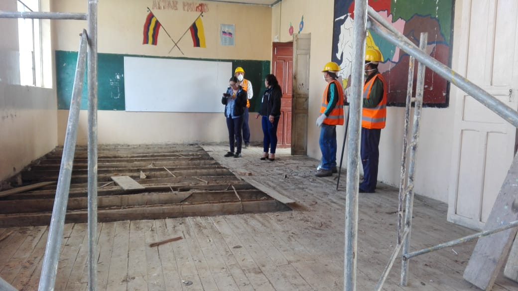 Guadalu69841623's tweet photo. Hoy,  el Distrito 11D03 Paltas-E se inició la ejecución del proyecto de intervención de mantenimiento correctivo en la infraestructura de la E.E.B 3 de Diciembre, bloque 2. ¡Mejoramos localidad educativa!
#SomosEducaciónEc 
@magdasalazarg https://t.co/rNPDmo2cwQ