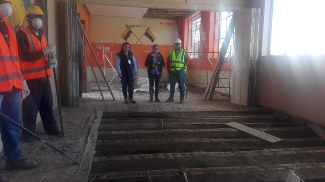 Guadalu69841623's tweet photo. Hoy,  el Distrito 11D03 Paltas-E se inició la ejecución del proyecto de intervención de mantenimiento correctivo en la infraestructura de la E.E.B 3 de Diciembre, bloque 2. ¡Mejoramos localidad educativa!
#SomosEducaciónEc 
@magdasalazarg https://t.co/rNPDmo2cwQ