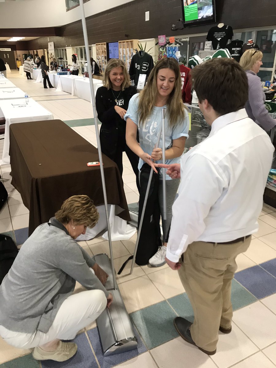 MrsNaymik's tweet image. Come say hello to SHS DECA at the Strongsville Business Expo!