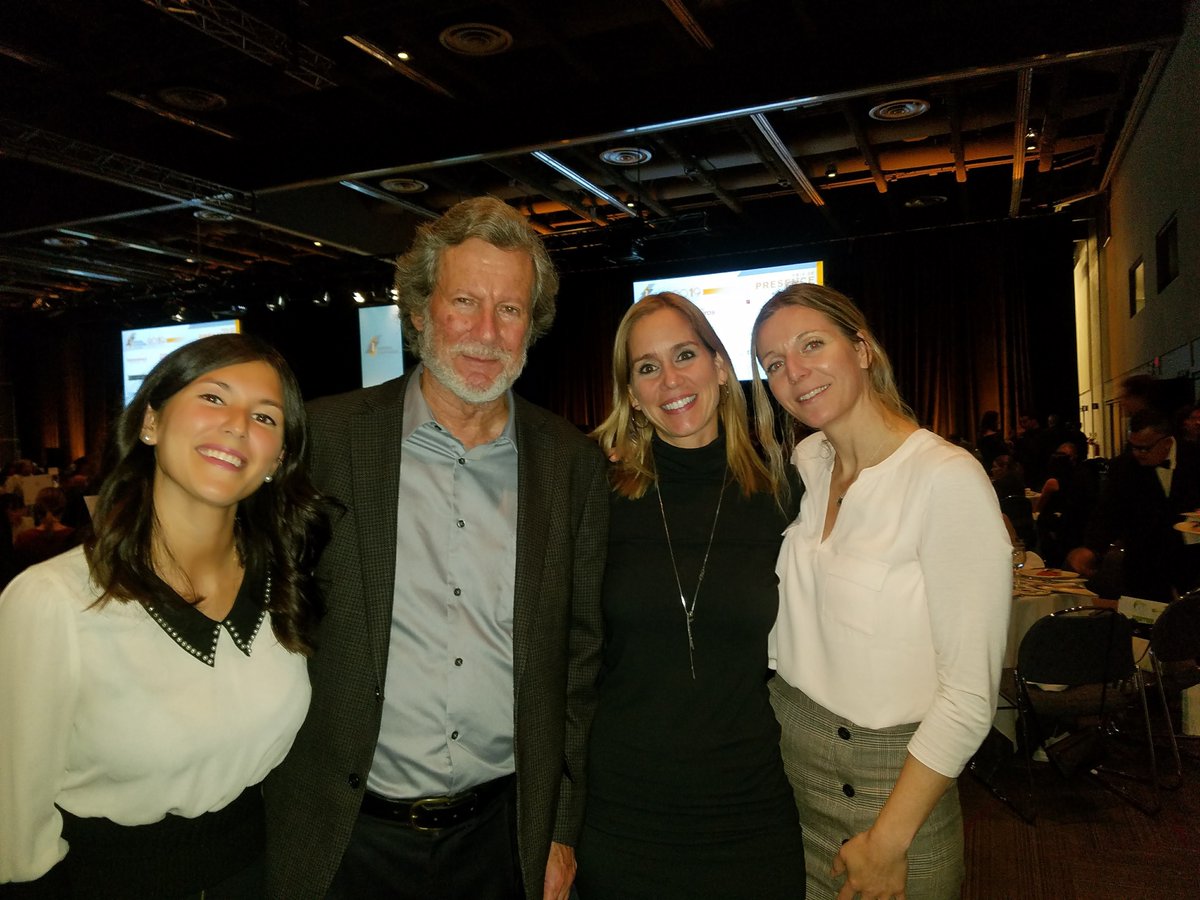 CEIM_Qc's tweet image. Tjs de belles rencontres et de belles retrouvailles lors du Gala  du #PFAQ. Félicitations aux finalistes et lauréates ainsi qu'à @RuthRVachon qui ne cesse de ns impressionner par sa passion et son dévouement continu. Le @CEIM_Qc était fier parrain de l'événement cette année.
