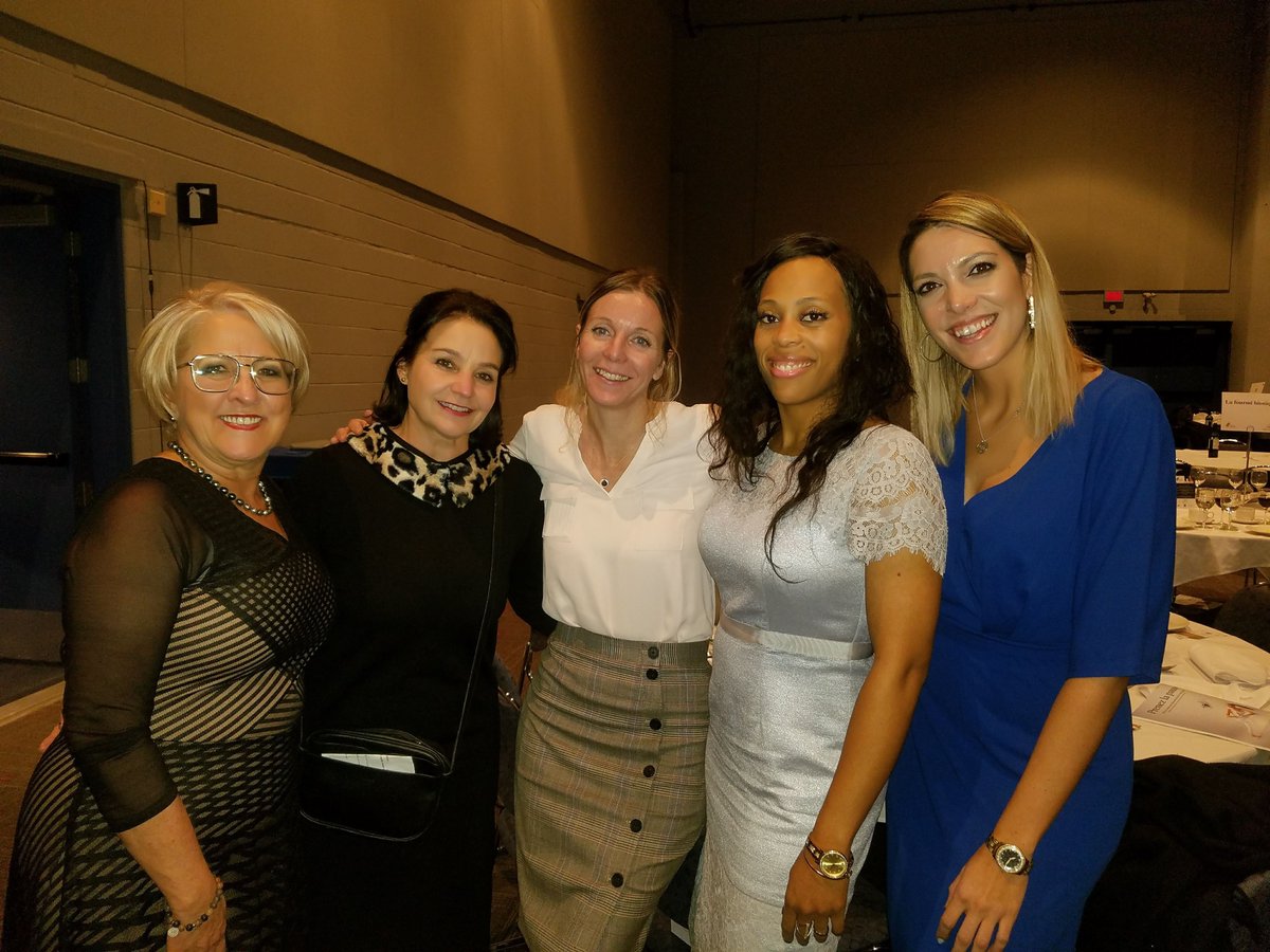 CEIM_Qc's tweet image. Tjs de belles rencontres et de belles retrouvailles lors du Gala  du #PFAQ. Félicitations aux finalistes et lauréates ainsi qu'à @RuthRVachon qui ne cesse de ns impressionner par sa passion et son dévouement continu. Le @CEIM_Qc était fier parrain de l'événement cette année.