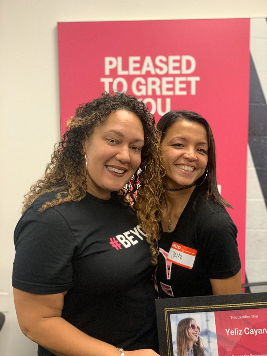 CayanYeliz's tweet photo. #GRADUATIONDAY #NXTLVL #specialthankstomymentor @MarleyLuv26 @eallen007 @AlisonBriecke @lpetrone9 @thayesnet https://t.co/LCFXXB39mm