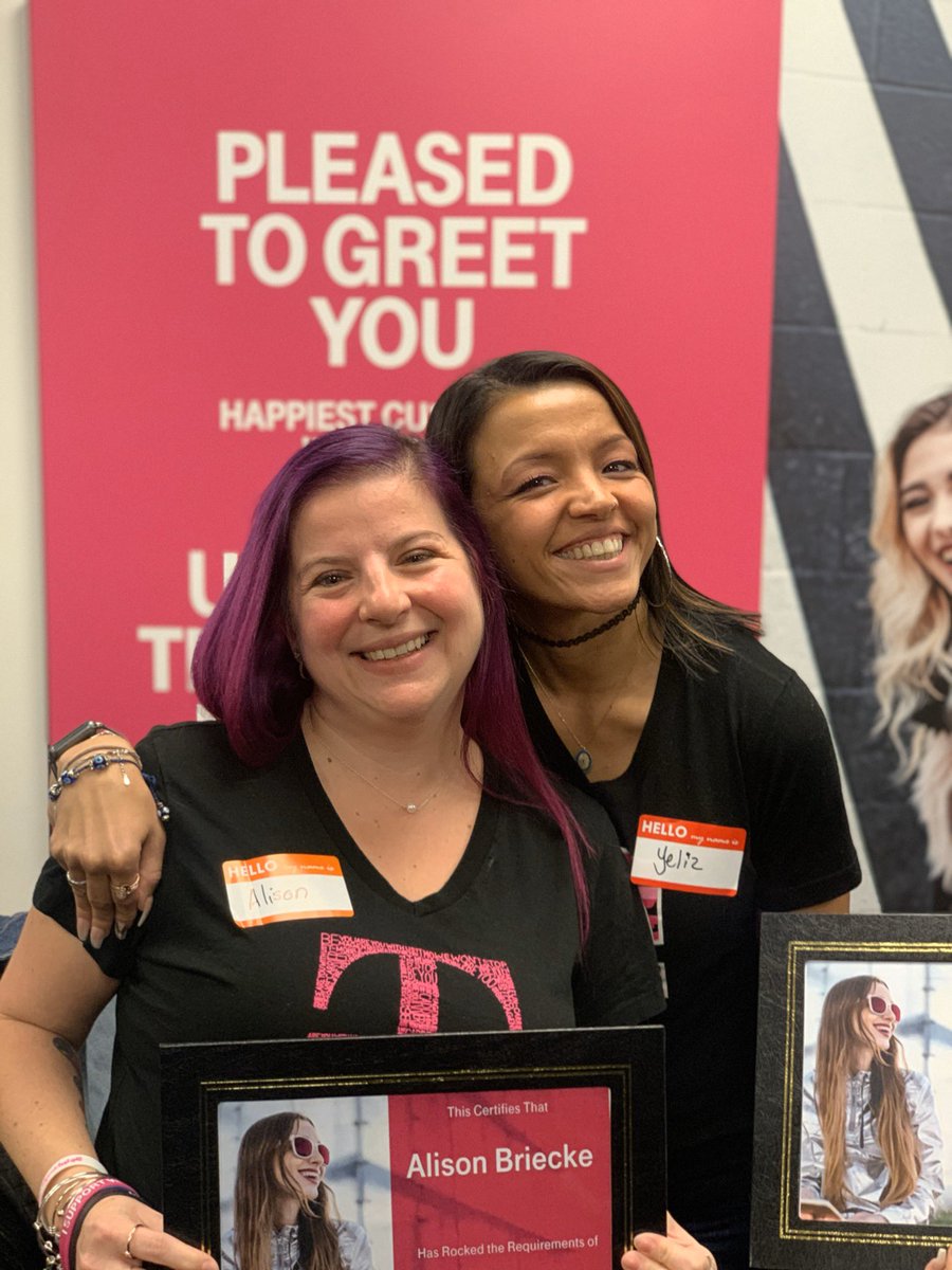 CayanYeliz's tweet photo. #GRADUATIONDAY #NXTLVL #specialthankstomymentor @MarleyLuv26 @eallen007 @AlisonBriecke @lpetrone9 @thayesnet https://t.co/LCFXXB39mm