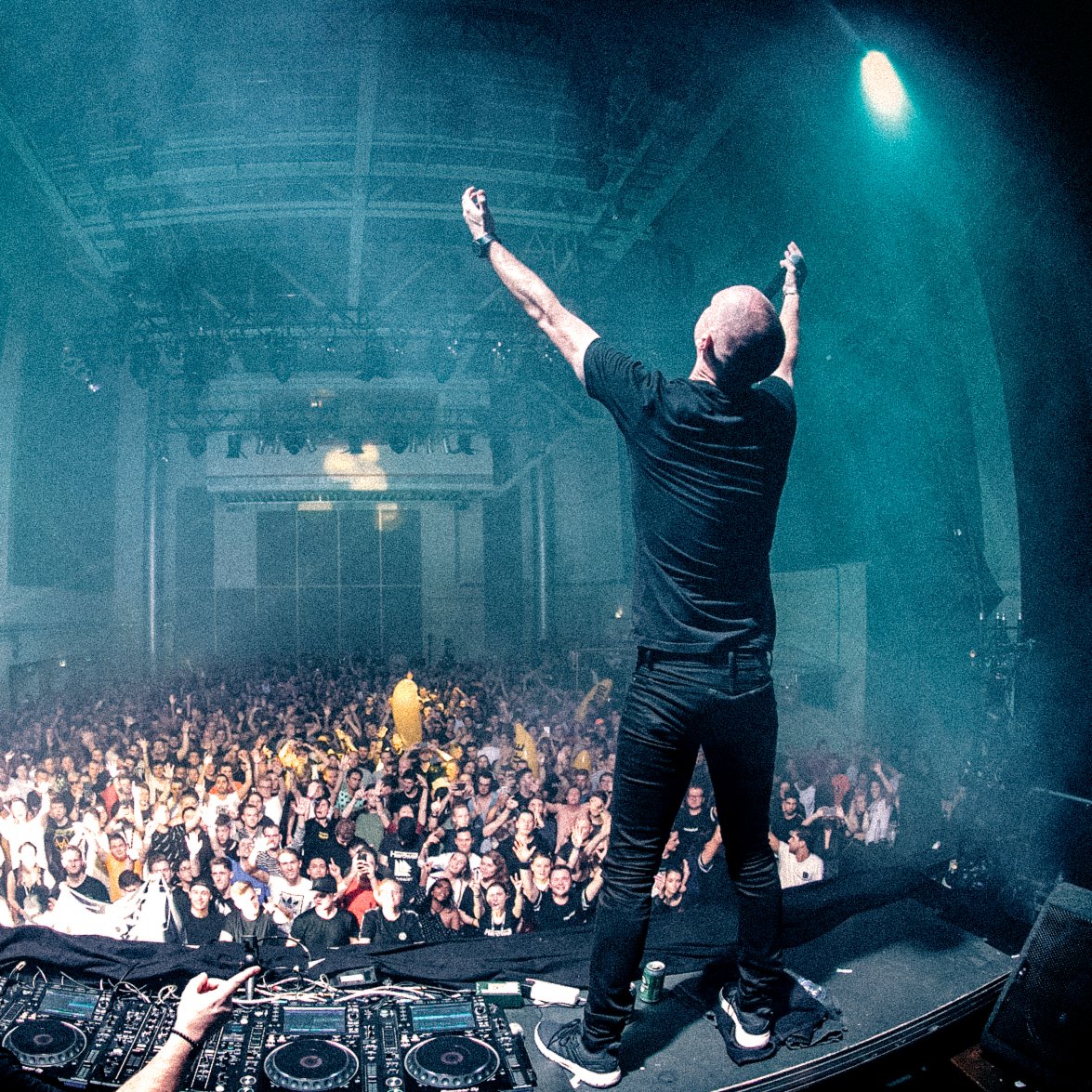 Finally, <a href="/dadalife/">Dada Life</a> is back on Revealed with "Table Flipping Machine" 💪 Who's ready for this bomb?
Pre-save here ▶️ revr.ec/T-F-M