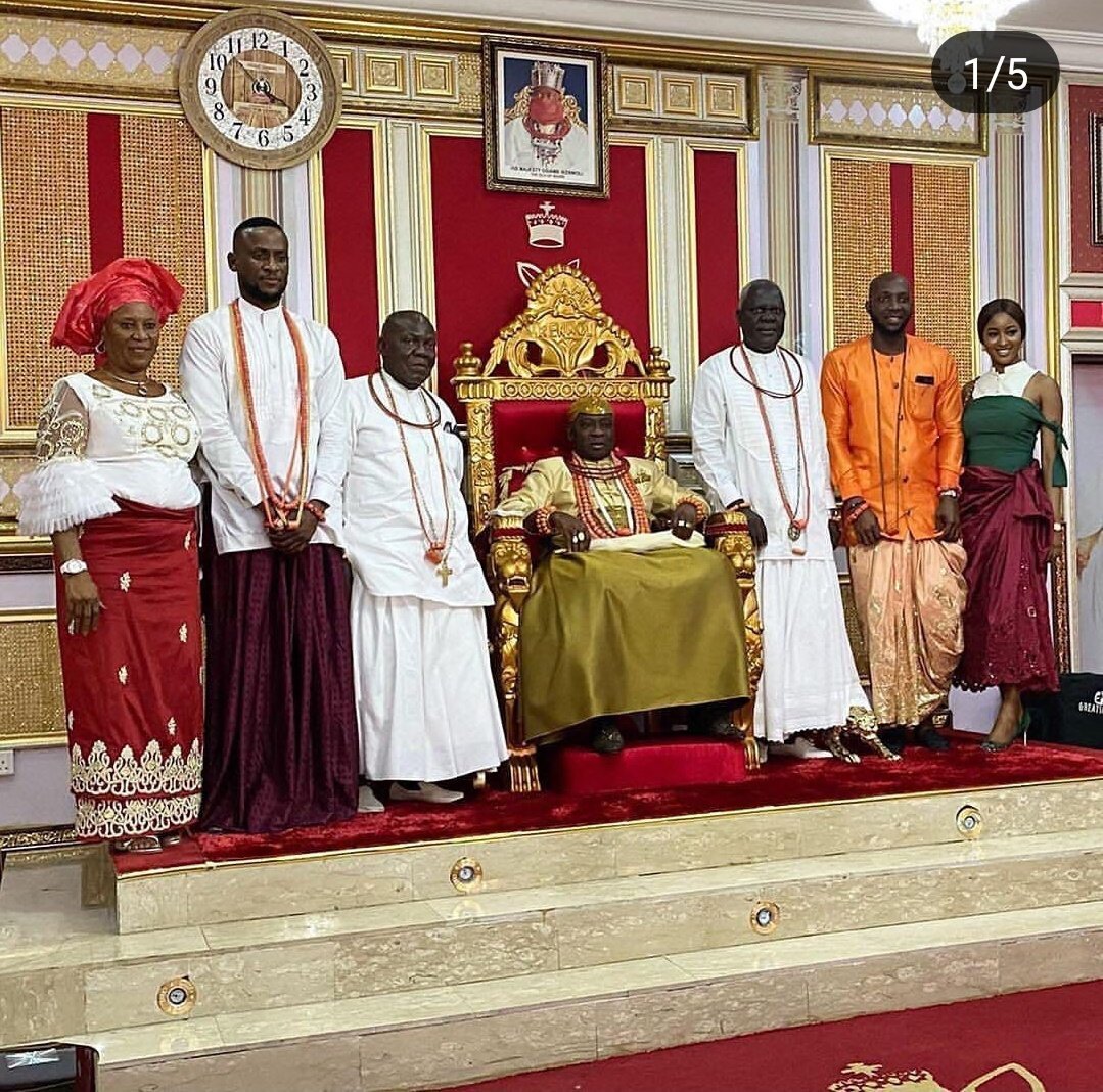 sholzy23's tweet photo. OGAIME (SUOOOOO)

I was welcomed home yesterday alongside @itstuoyofficial &amp; @_kimoprah by the HRM OLU OF WARRI himself and my entire Warri family!

Oblorblor Maweh😭 God know say I no even expect Wetin my eye see yesterday 😮
#Oblorblor #OmasholaInWarri https://t.co/CyfGR8wYJp https://t.co/1SJwTmPmZm