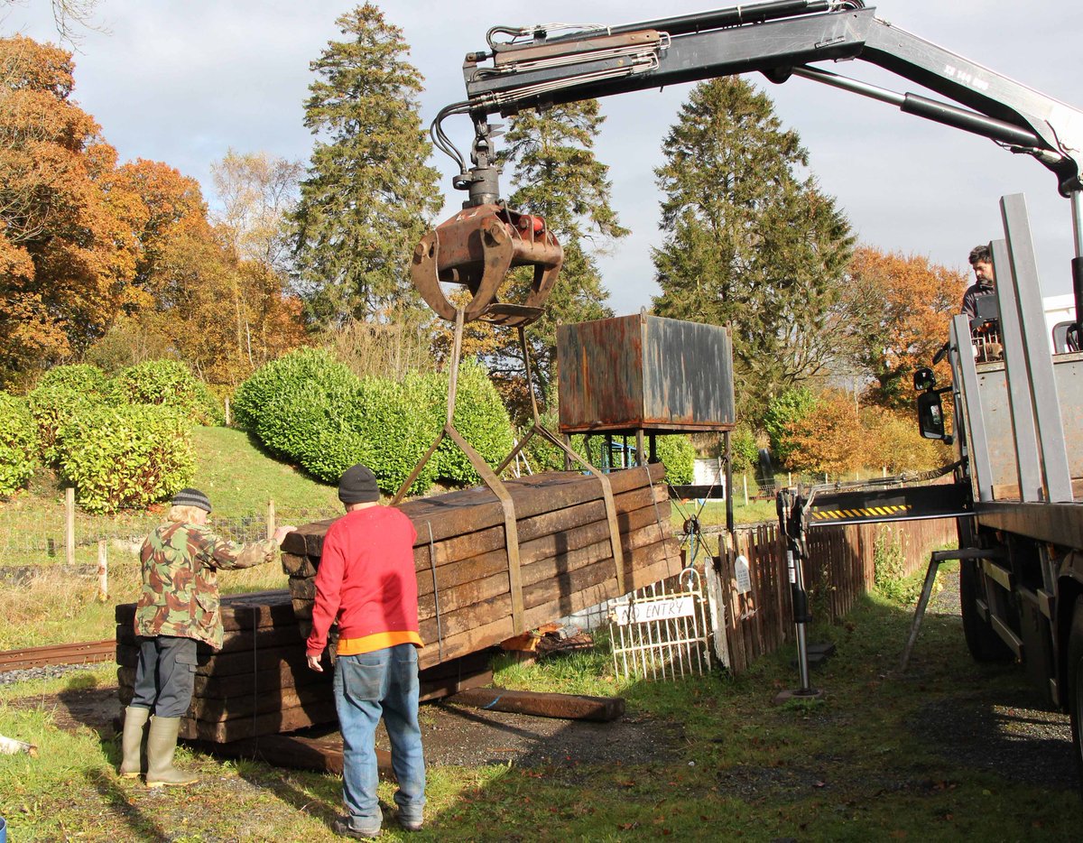 TeifiVRailway's tweet photo. Great news! At Henllan today we took delivery of 50 grade 1 sleepers which are enough for us to reach Pontprenshitw, to join up with the disused section of the railway. Thanks are due to Robin Berry for his kind donation. |PT| https://t.co/P7zgR8Mu7y
