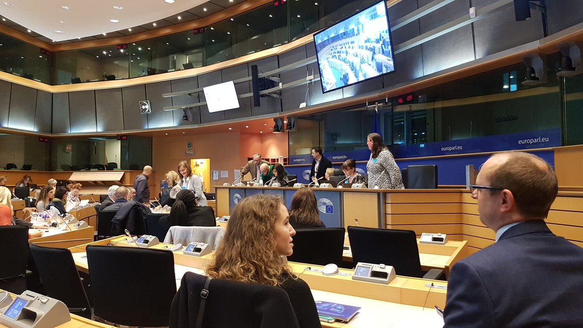 AEACaP's tweet photo. .@LungCancerEu presented today the 4th report on 'Early Diagnosis and Screening' at the @Europarl_ES. This event presents issues as education and awareness campaigns, report findings or explain two patients stories. #health #lungcancer #supportandtrust https://t.co/XouqTHap51