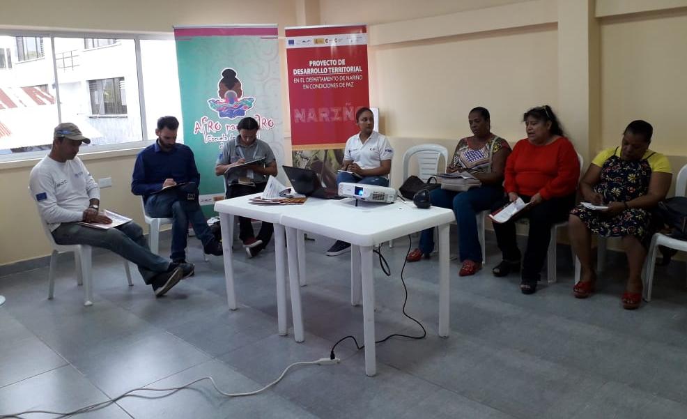 AECIDColombia's tweet photo. ✅ Participantes de Escuela de Mujeres Afro para Afro en #Tumaco, compartieron sus experiencias en este espacio de construcción colectiva con el Jefe de Cooperación de la @UEenColombia: @RoccoBusco. 

Iniciativa apoyada por #PDTNariño.

#FondoEuropeoParaLaPaz 🇪🇺

🇨🇴🇪🇸 https://t.co/V5PRO20Zr3