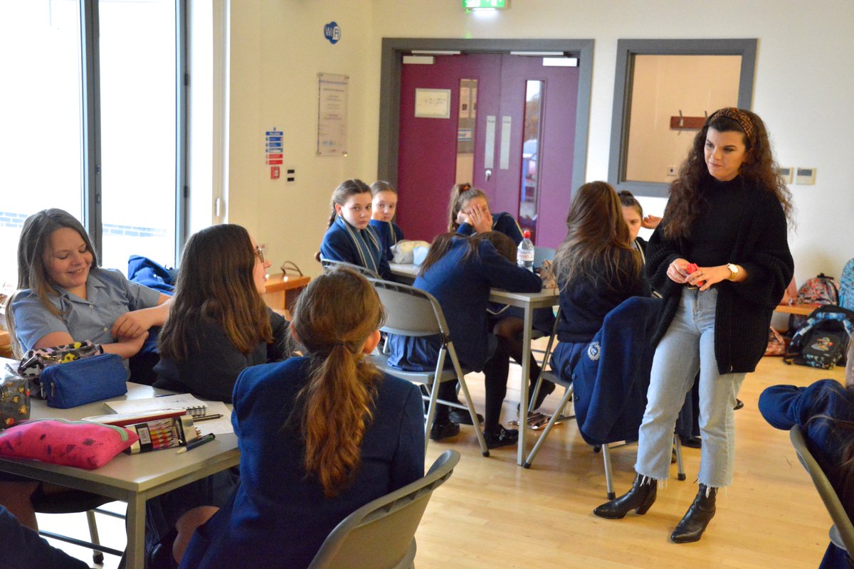 ashfield_girls's tweet photo. Year 9 had a great session with @YE_NI today! They were lucky to be joined by Life Coach and Fashion Blogger @niamh_serena. #ExploreEnterprise https://t.co/rhV7Gn8yGs