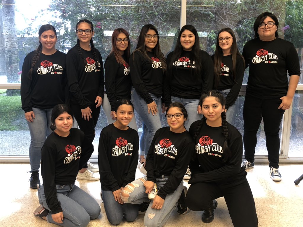 goldendazzlers's tweet photo. H-E-B Feast of Sharing 2019. Rio Hondo HS serving our community.  Student Council, NHS and Spanish Club. #BobcatNation #WeAreRioHondo https://t.co/QwwlV3Ch8Q