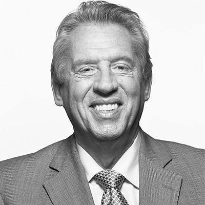 BESThq's tweet photo. Are you ready to #Live2Lead?  https://t.co/i9KlK20s7I invades @clackamascounty on 11/8 as hundreds will gather to connect &amp; grow.  @JohnCMaxwell rebroadcast; 80+ exhibitors celebrate #Leadership, #Veterans, #Entrepreneurs with @BESThq, @BusinessOregon, @PortlandBizTrib https://t.co/IigvUFTdPt