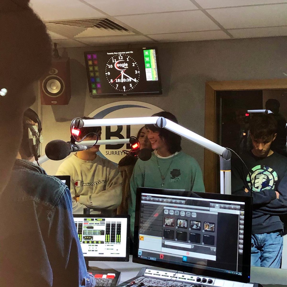 SourKix's tweet photo. Tune into @eagleradio tonight about 10.15pm.
We’re playing some acoustic tunes and having a chat about our gig for @TeenageCancer @FieryBirdVenue with @JackMHJ and @acm_uk 📻🎙#localshowcase https://t.co/uJEhclG2z6